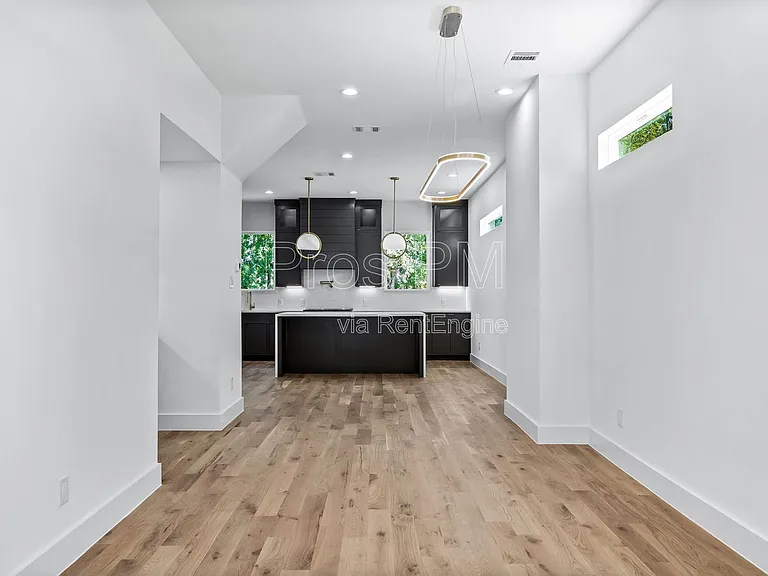 410 Avenue L #B — Photo 16