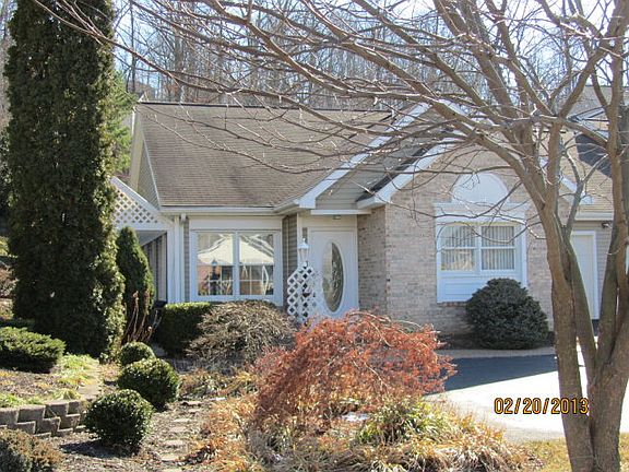 4th image of 232 Emerald Dr