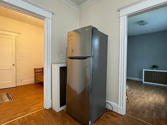 5th image of 47 Park Vale Ave APT 10