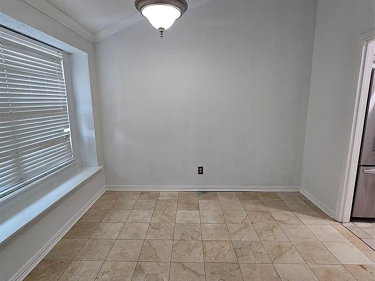 2715 Ashington Dr — Photo 6