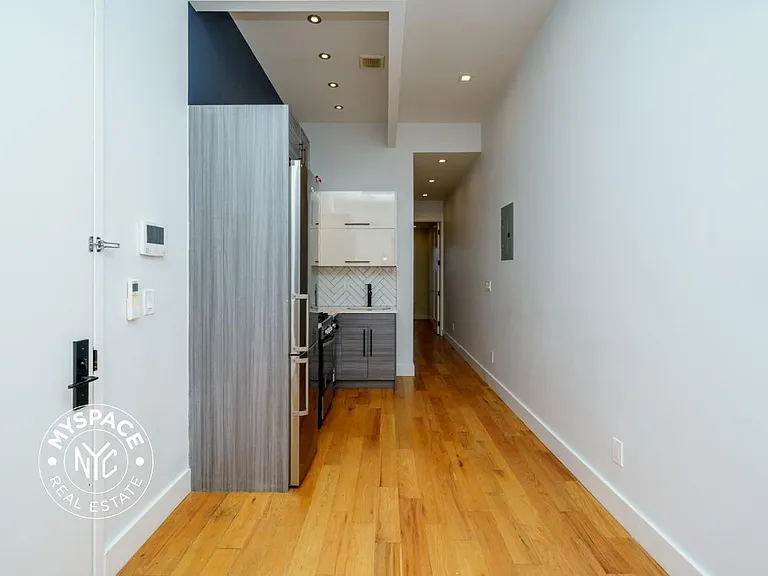 50 Starr St #3L — Photo 2