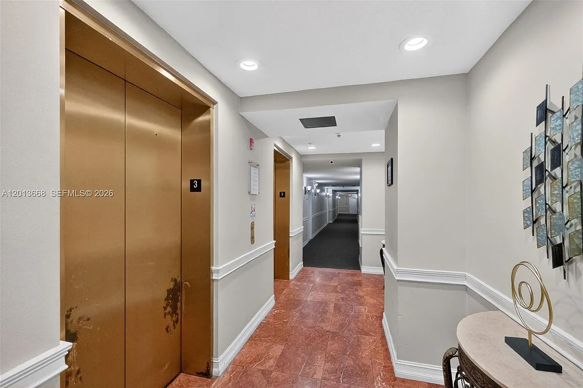 Building Photo - 5271 SW 8th St #305