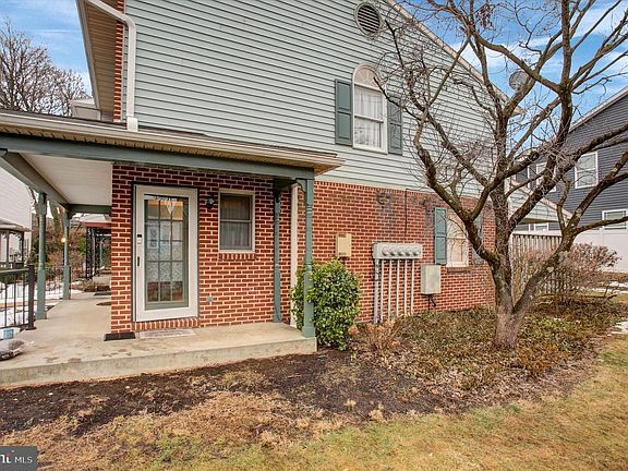 4th image of 243 Ringgold St