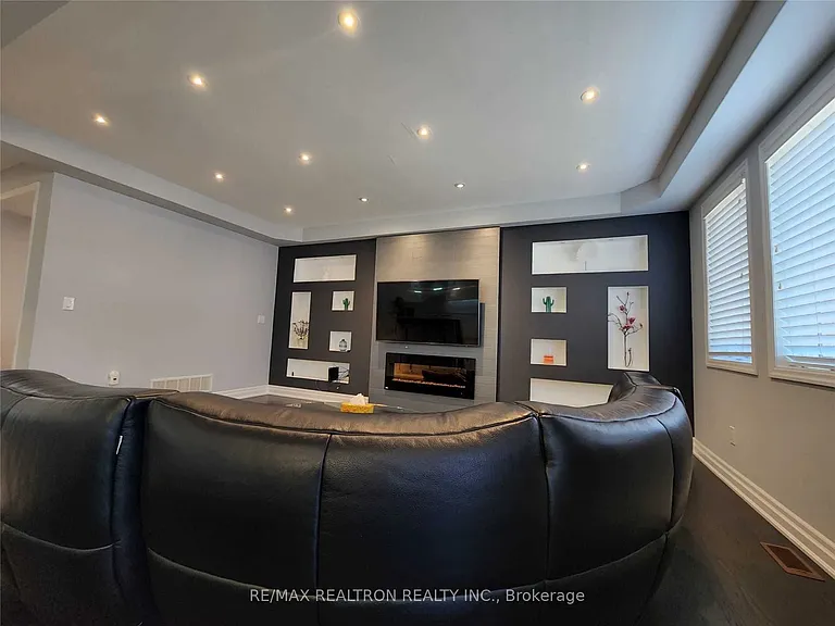 223 Thomas Phillips Dr — Photo 4