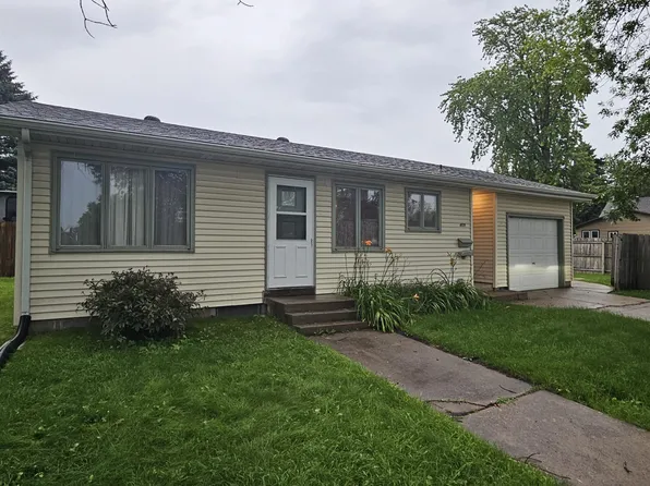 409 3rd Ave NE, Watertown, SD 57201