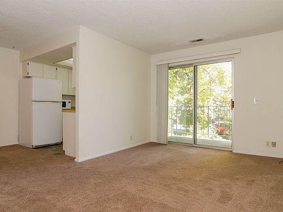 2nd image of 1096 E Quail Dr