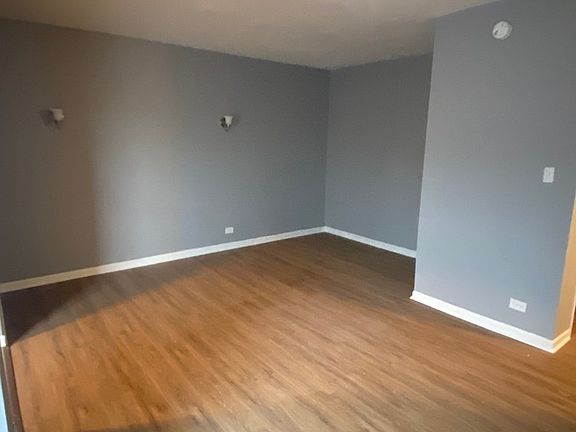 3rd image of 1934 E 74th St APT 305