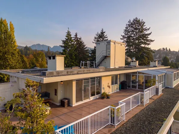 1425 Esquimalt Ave #701, West Vancouver, BC V7T 1L1