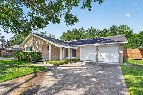 11230 Huggins Dr Photo 1