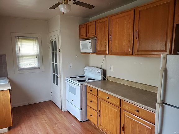 5th image of 404 W Centennial Ave