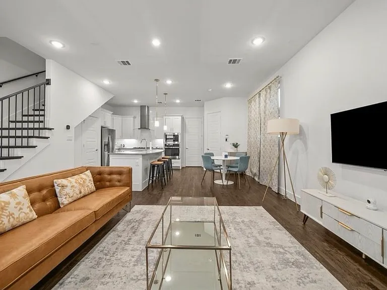 8045 Cornelius Dr — Photo 4