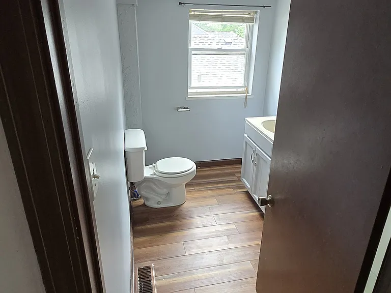 420 Davison St #2 — Photo 7