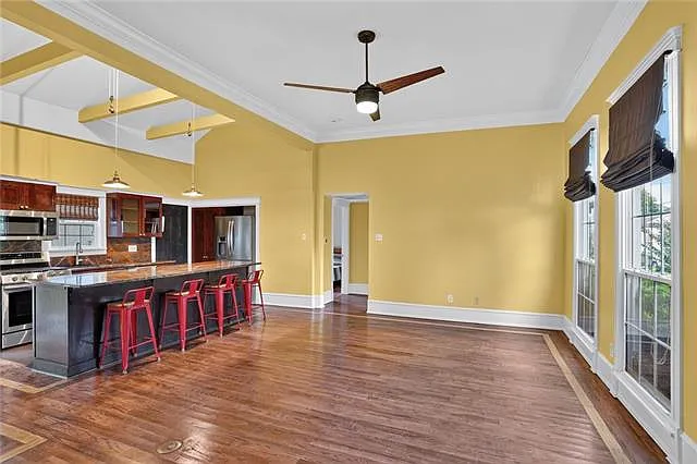 516 Peniston St — Photo 3