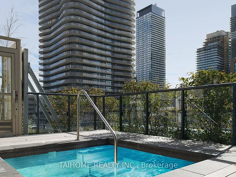 955 Bay St #307 — Photo 19