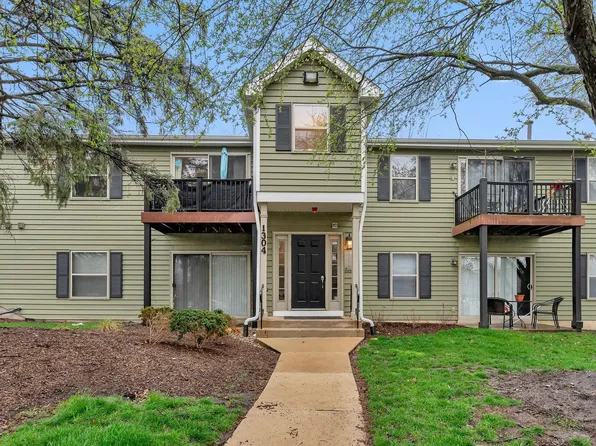 1304 McDowell Rd #201, Naperville, IL 60563