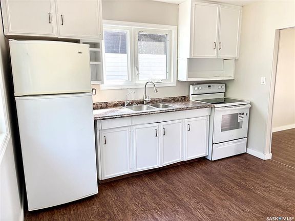 5th image of 313 Myrtle AVENUE N