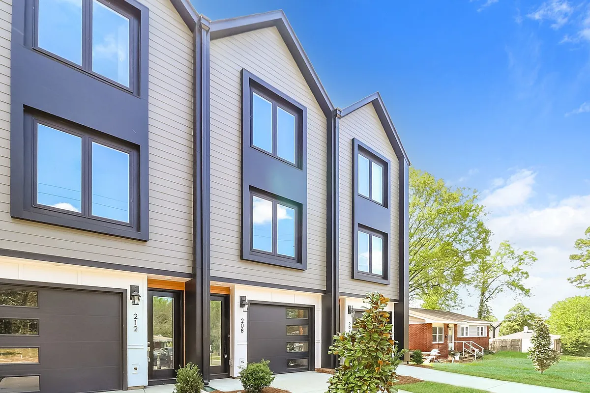 Building Photo - 208 Mattoon St