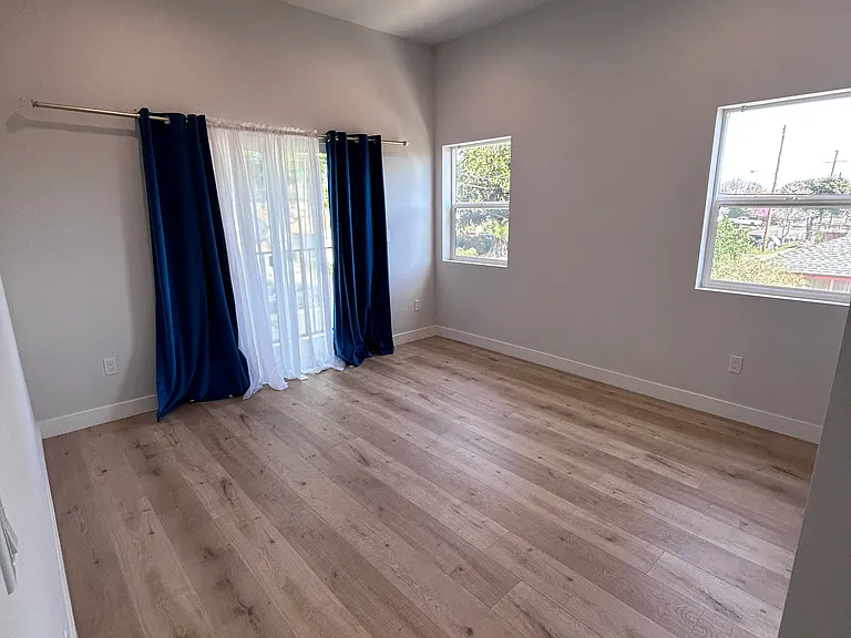 17194 Los Alimos St — Photo 10