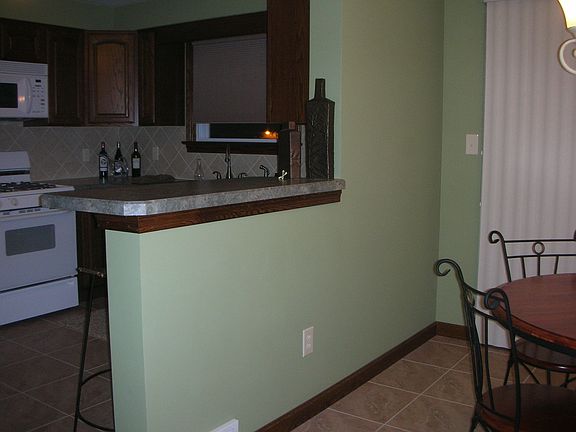 3rd image of 988 Lincoln Ave