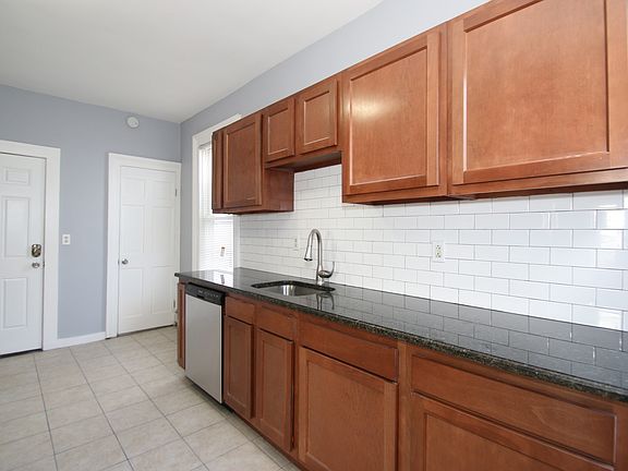 3rd image of 273 Lloyd St Floor 1