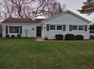 218 E Spooner Rd, Fox Pt, WI 53217
