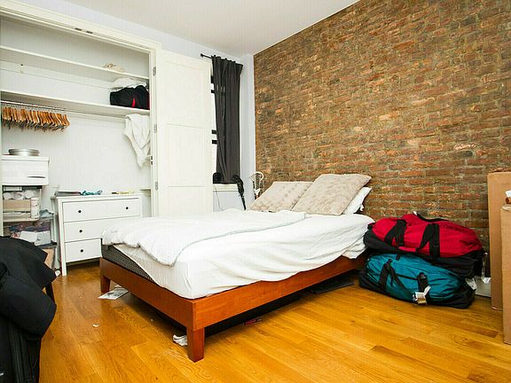 5th image of 208 Evergreen Ave APT 3R