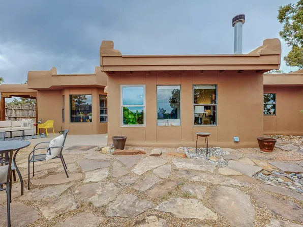 15 Estacada Rd, Santa Fe, NM 87508