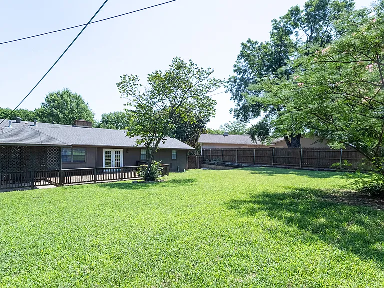 721 W Lakeshore Dr — Photo 30