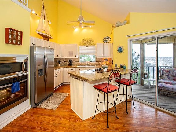 5th image of 181 N Gulf Blvd Unit 2