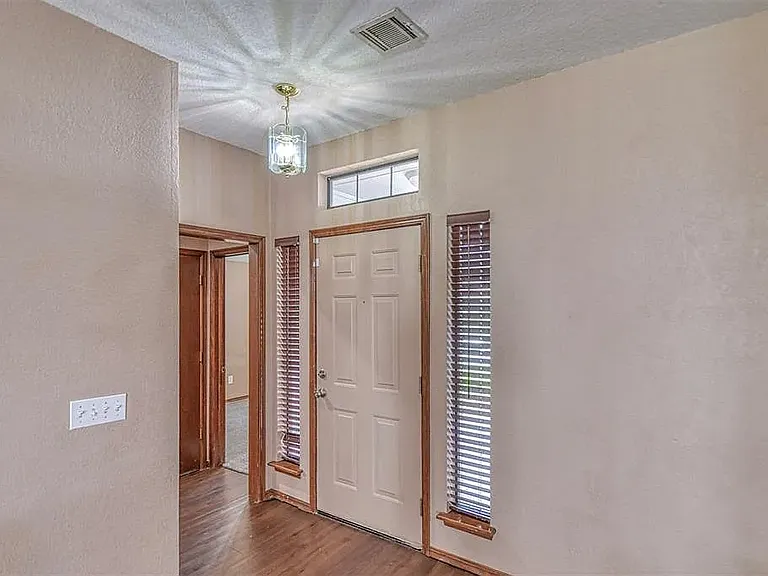 313 SW 141st St — Photo 2