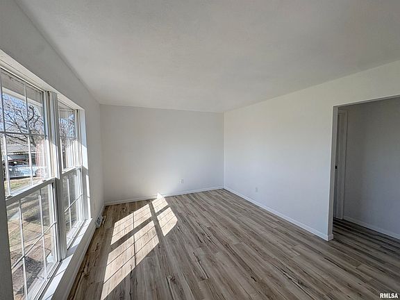 3rd image of 705 E Cox Ave