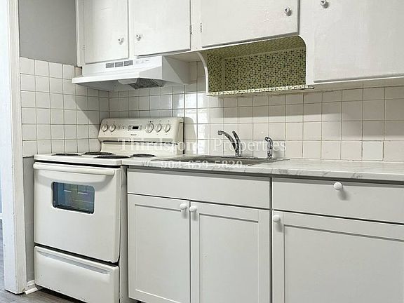 4th image of 2030 Allandale Cir W