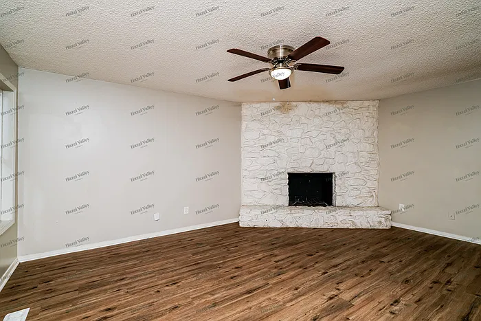 3 bed, 1.5 bath, 1052 sqft, $1,290 — Photo 4