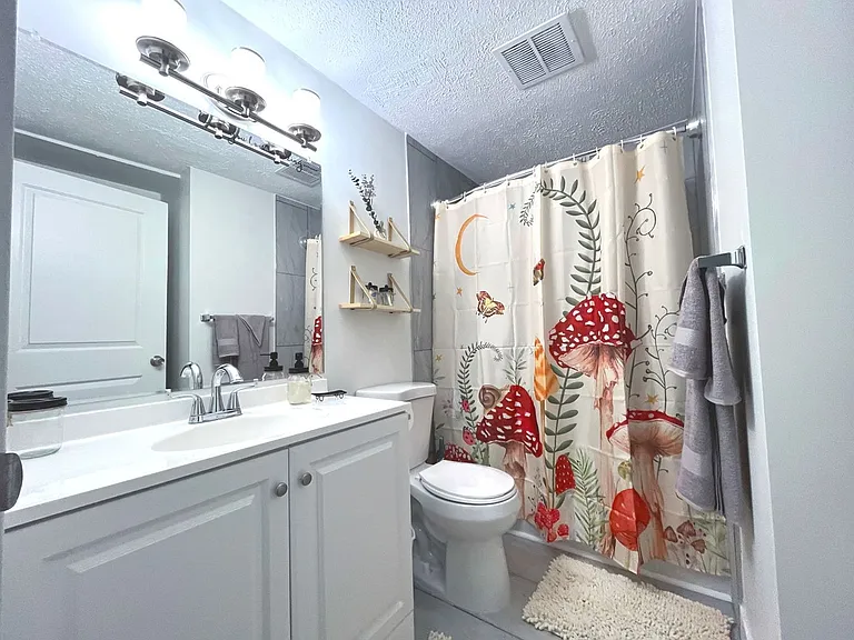 Pine Grove Apartments — Photo 9