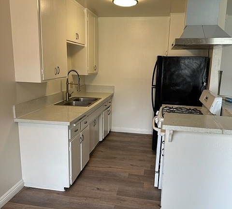 3rd image of 323 W 11th Street # Second Floor