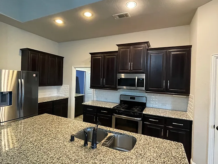 236 Arbury Dr — Photo 8