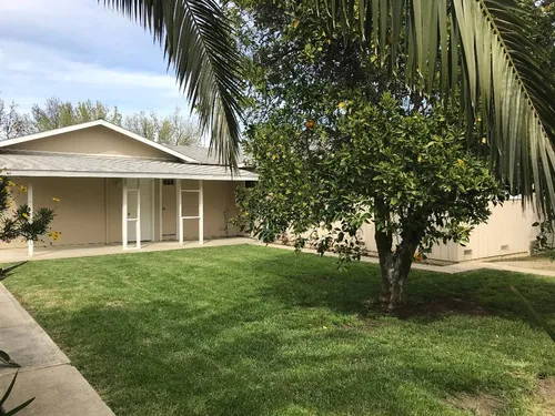 555 Park Dr Photo 1