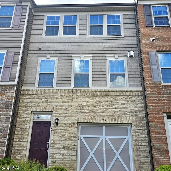 76 Albert Ct