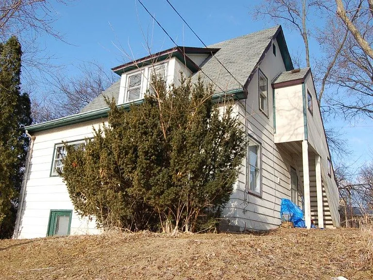1626 Winnebago St — Photo 1