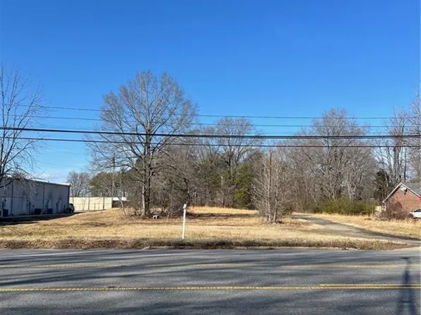 313 E Meadow Rd, Eden, NC 27288