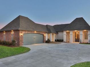 100 Snapping Ln, Broussard, LA 70518