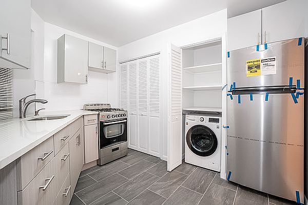1st image of 282 E 7th St #3