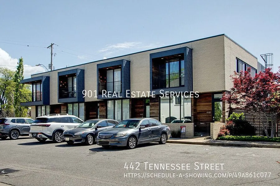 Modern Townhouse Downtown — Photo 2