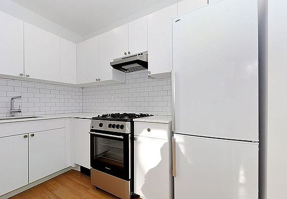 3rd image of 240 W 15th St APT 13