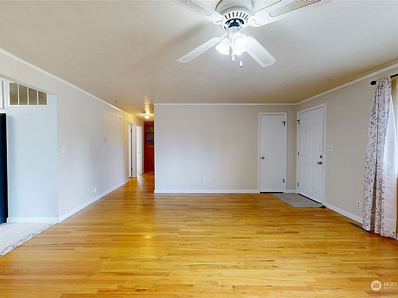 3rd image of 908 Martin Drive