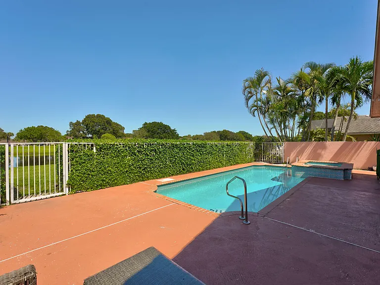 4355 Leicester Ct — Photo 12