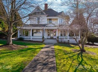 206 3rd Ave NE, Hickory, NC 28601