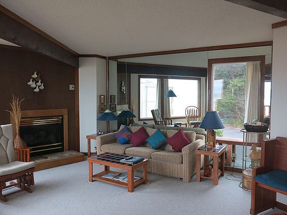 4th image of 3641 NW Oceanview Dr #121