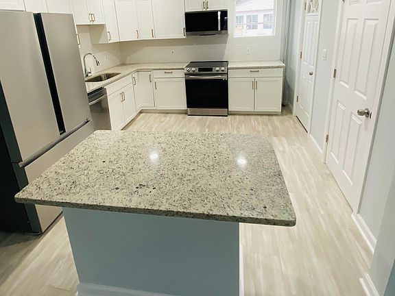 5th image of 414 Rushbrook St