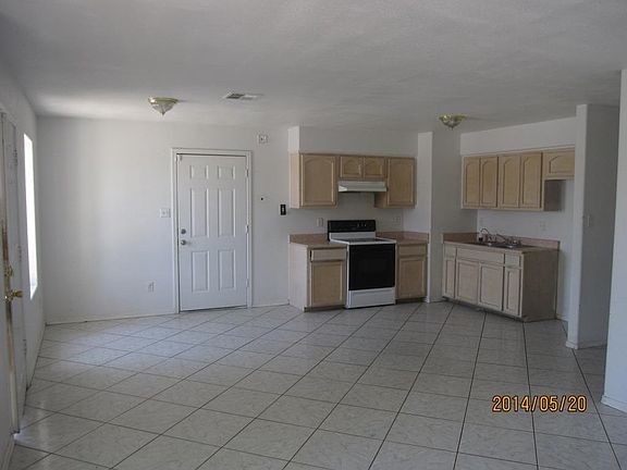 3rd image of 186 E Patricia St